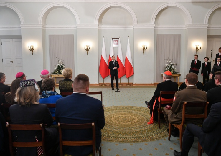 Andrzej Duda Prezydent do Kościołów i związków wyznaniowych: Modlitwa może przynieść pokój
