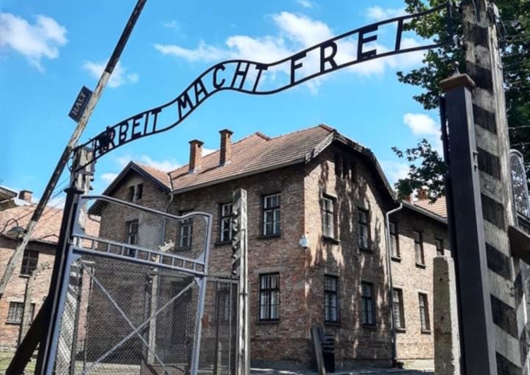 Brama Auschwitz 78 lat temu sowieci wkroczyli do niemieckiego obozu zagłady Auschwitz-Birkenau