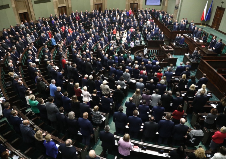 Sejm  Rośnie poparcie dla Zjednoczonej Prawicy [SONDAŻ] 