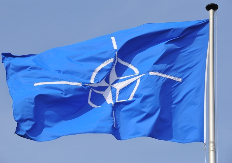 Flaga NATO „Wszystkie państwa Sojuszu powinny to zrobić”. Mocne słowa przewodniczącego komitetu NATO