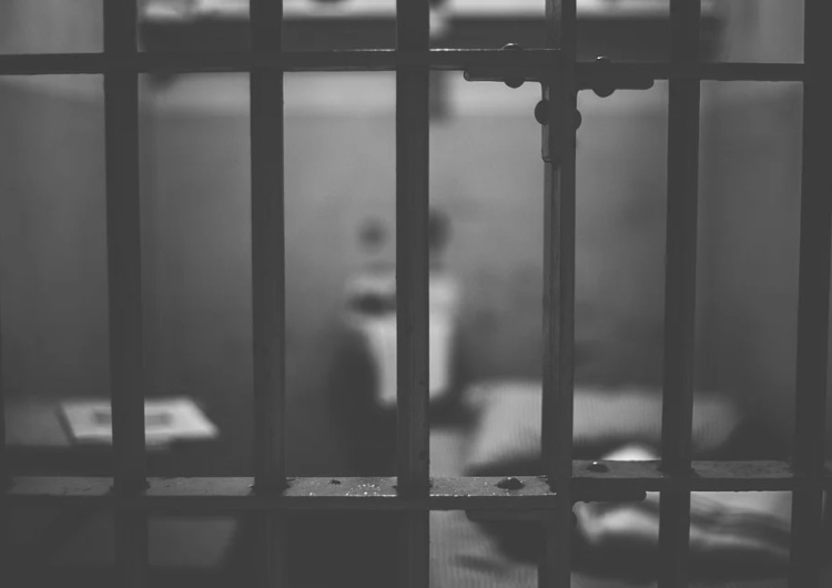 Cela Wielka Brytania. Wstrzymano przenosiny transseksualnych więźniów do cel dla kobiet