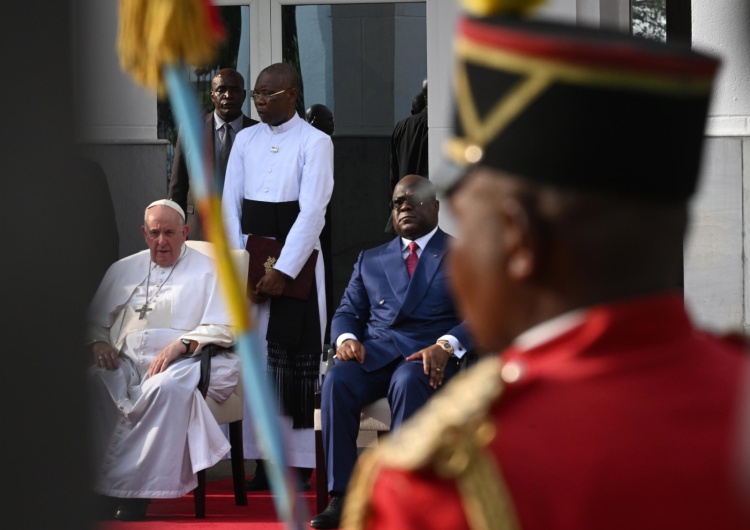 Papież Franciszek i prezydent President Felix Tshisekedi podczas ceremonii powitalnej w Kinszasie Arcybiskup Kinszasy: Gdy Kongu grozi rozpad, wizyta papieża jest szczególnym darem