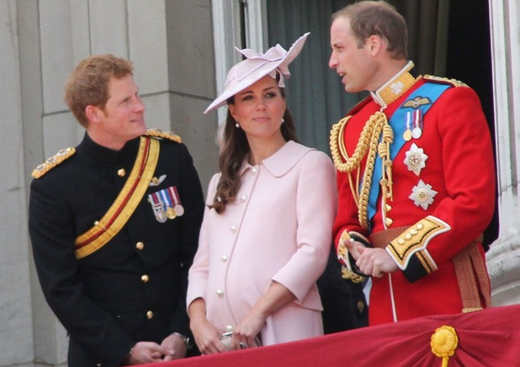 Książę Harry, książę William i Kate Middleton Burza w Pałacu Buckingham. „Pijany książę odpychał nas, był bardzo agresywny”