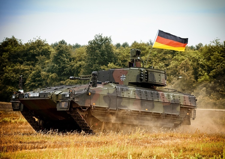 Schützenpanzer Puma der Bundeswehr Niemcy: Rekordowo niskie zaufanie do Bundeswehry. Sondaż nie pozostawia złudzeń