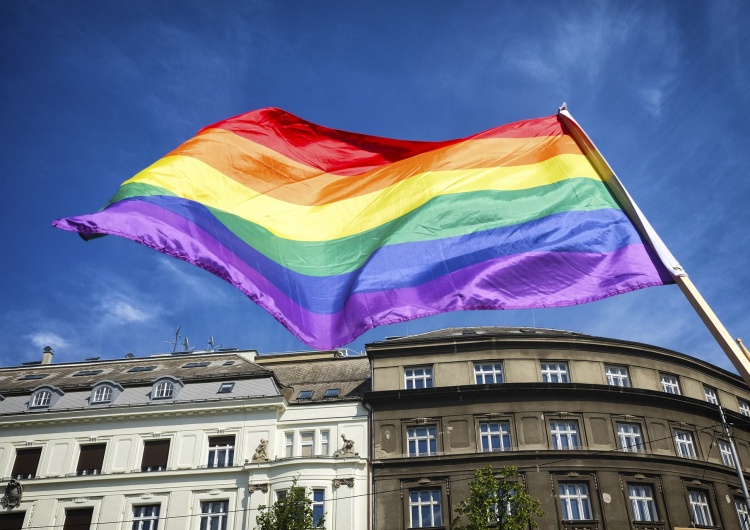Pozwała szkołę syna za zmuszanie do uczestnictwa w „paradzie równości”