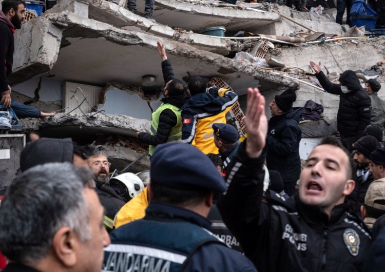  Turcja: Potężny wstrząs wtórny po trzęsieniu ziemi