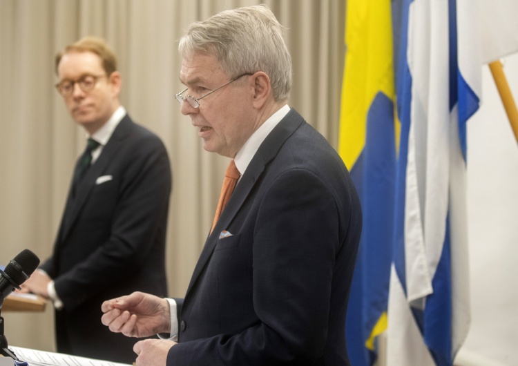 Helsinki: Szef MSZ Finlandii Pekka Haavisto wraz ze swoim szwedzkim odpowiednikiem Tobiasem Billstromem Czy Finlandia przystąpi do NATO bez Szwecji? Szef MSZ Finlandii zabiera głos