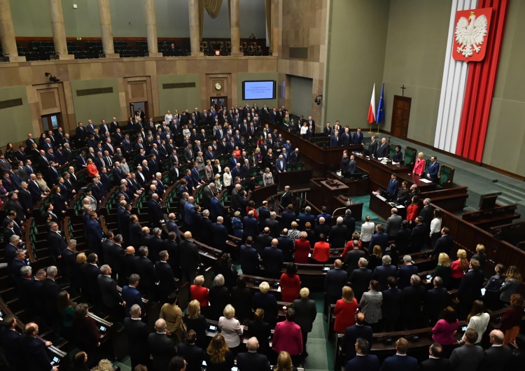 Posiedzenie Sejmu [najnowszy sondaż] Tendencja wzrostowa PiS, duży spadek Hołowni. Jaki wynik koalicji Agrounii z Porozumieniem?