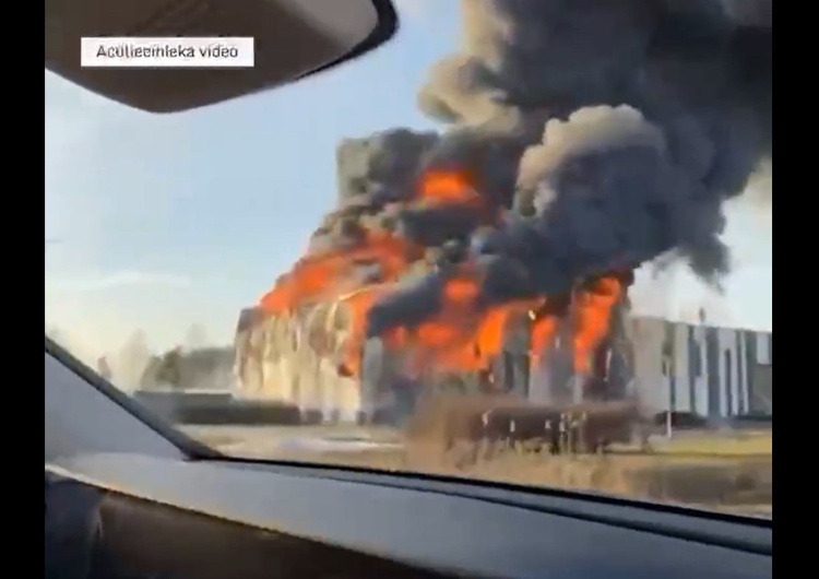 Pożar fabryki dronów, Łotwa [WIDEO] Łotwa: Pod Rygą płonie fabryka dostarczająca drony m.in. na Ukrainę