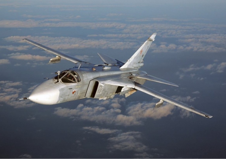 Su-24M rosyjskich sił powietrznych Rosyjskie bombowce SU-24M ze wsparciem myśliwców tuż przy polskiej granicy