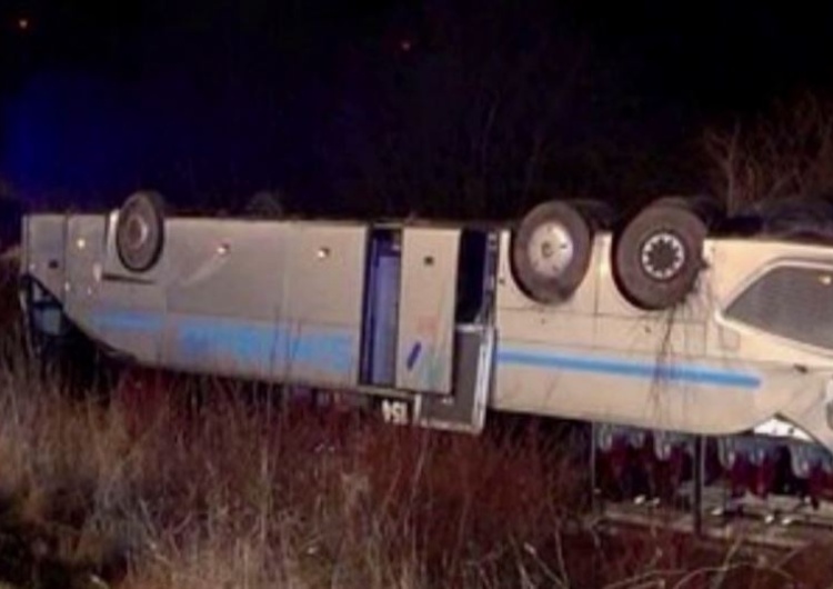 Niemcy: Wypadek polskiego autobusu na autostradzie. „Wielu rannych”
