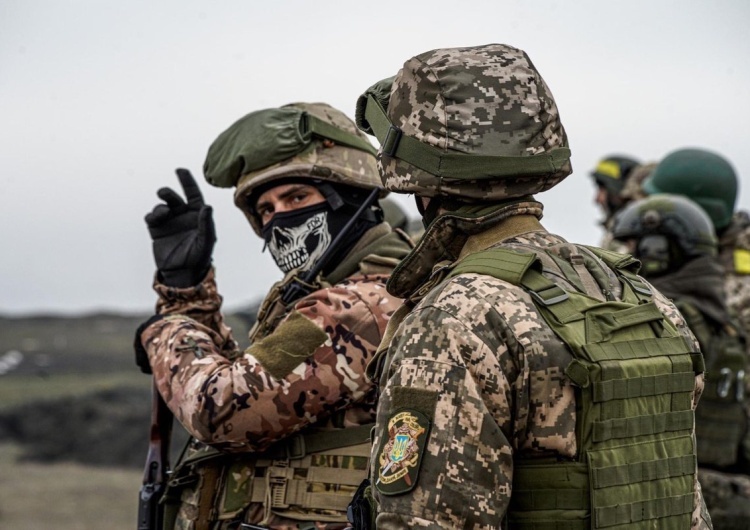 Ukraińscy żołnierze Czołgi dla Ukrainy. Jedno z państw UE nie zgodziło się na szkolenie ukraińskich żołnierzy