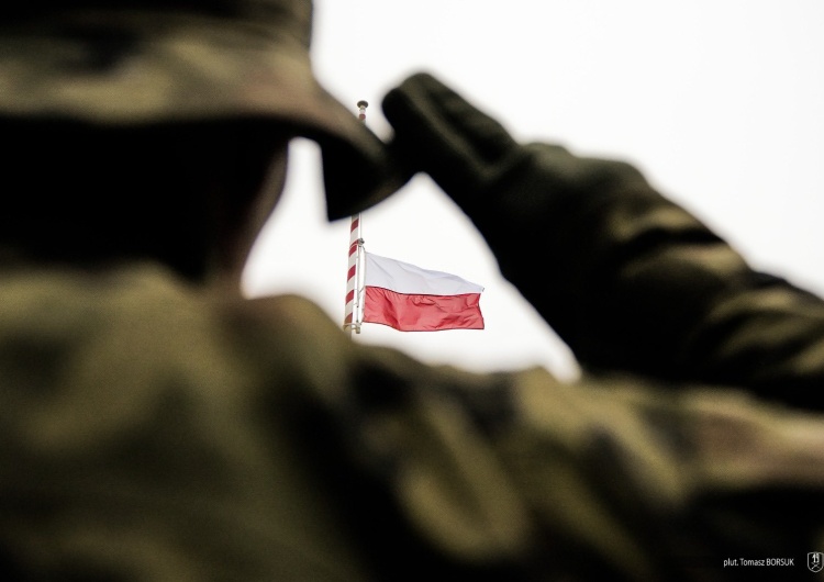 Żołnierz. Polska flaga Georgi Gotev: Polska – nowy zawodnik wagi ciężkiej w UE. Berlinowi i Paryżowi pozostanie się dostosować
