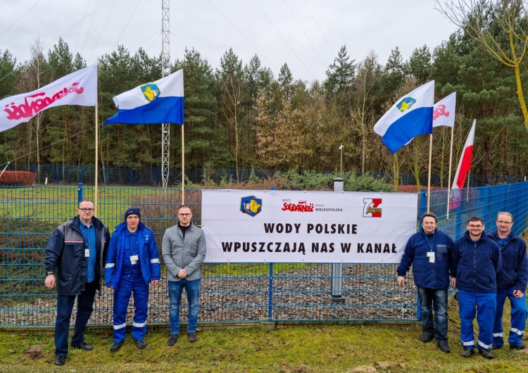 Protest związkowców przeciwko działaniom Państwowych Regionalnych Wód Polskich w Poznaniu