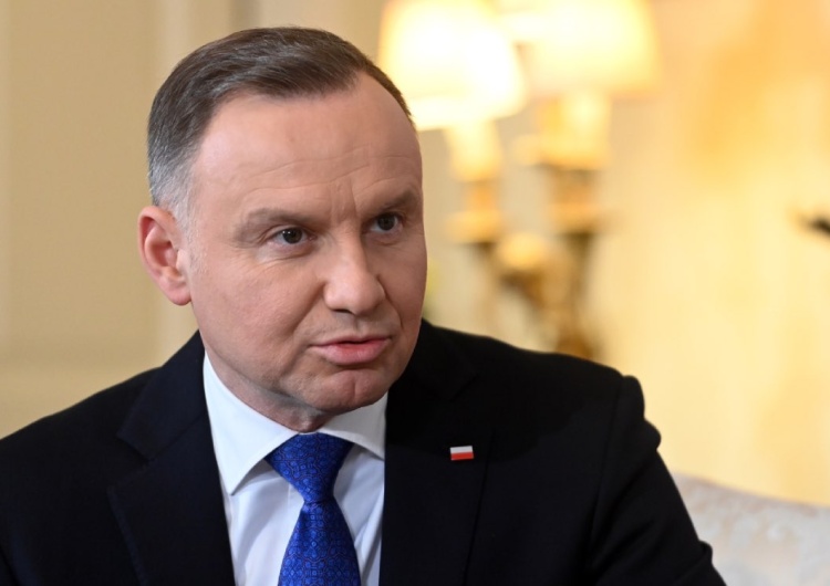Andrzej Duda spotkał się z królem Karolem III Andrzej Duda w Pałacu Buckingham. Rozpoczęło się spotkanie „w cztery oczy” z królem Karolem III