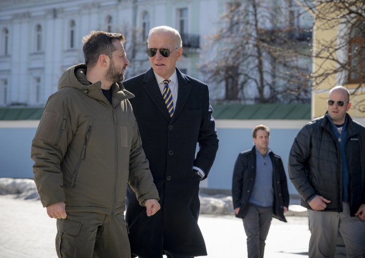 Wołodymyr Zełenski i Joe Biden w Kijowie Biden przybył do Kijowa pociągiem z Polski. Kulisy wizyty prezydenta USA na Ukrainie