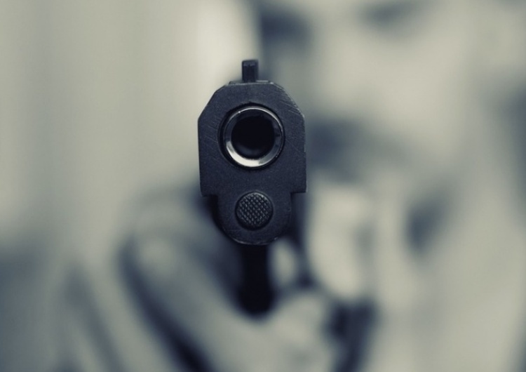 Pistolet - zdjęcie poglądowe Strzelanina w New Jersey w USA. Nie żyje polska rodzina 