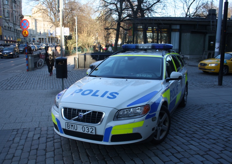Radiowóz szwedzkiej policji / zdjęcie poglądowe  Niespodziewana śmierć wiceszefa szwedzkiej policji. W tle zaskakująca historia