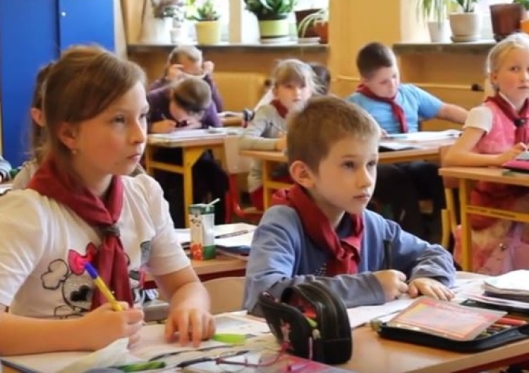 Uczniowie Wraz Z Nauczycielem Wybierają Się Na Wycieczkę W Pieniny Wraz z początkiem roku szkolnego wystartowała reforma edukacji. Jakie