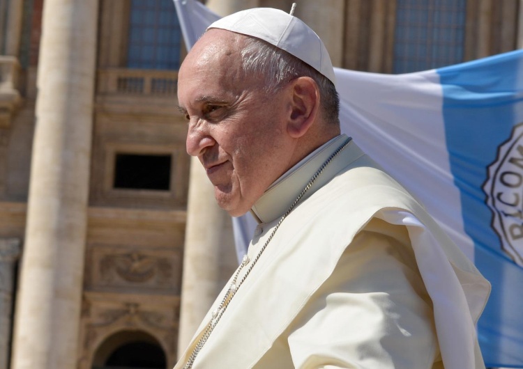 Papież Franciszek Będzie jak z Benedyktem XVI? Wokół pontyfikatu Franciszka wyrastają kolejne plotki