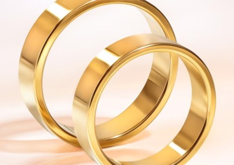  Obrączki ślubne złote – jaka próba złota będzie najlepsza? Odpowiadamy