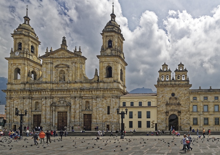 Plaza de Bolívar w Bogocie Kolumbia: Działacze proaborcyjni podpalili katedrę