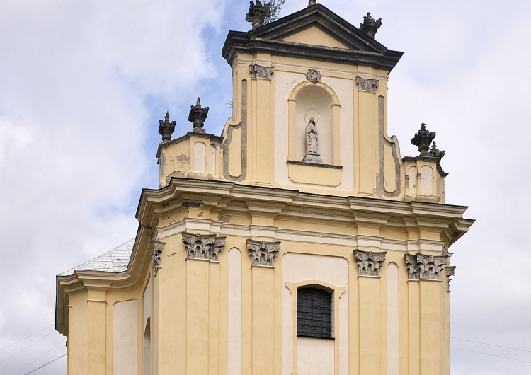 Kościół w Brzozdowcach Brzozdowce k. Lwowa: Rosyjskie rakiety dokonały zniszczeń w Sanktuarium Podwyższenia Krzyża Świętego