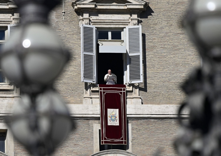 Papież Franciszek Franciszek: Kościół musi szukać zagubionych