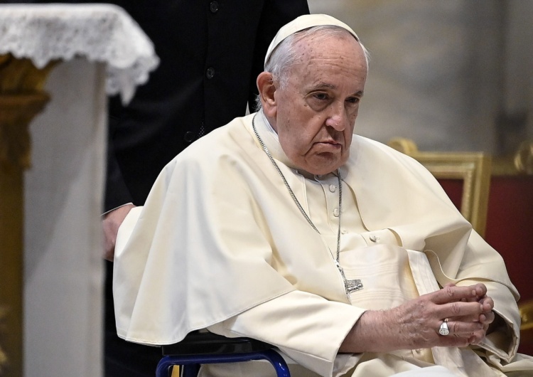 Papież Franciszek Franciszek zawierzył Matce Bożej podróż do Bahrajnu