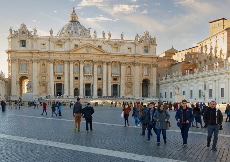 Plac św. Piotra W Watykanie rozpoczął się kongres współdziałania duchownych i świeckich w Kościele