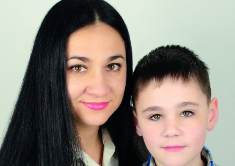 Pani Julia wraz ze swoim synkiem. Po przybyciu do Polski otrzymała pomoc w redakcji Tygodnika Solidarność Ukrainki na Prostej. Historia punktu pomocy uchodźcom w siedzibie redakcji Tygodnika Solidarność i KK NSZZ 