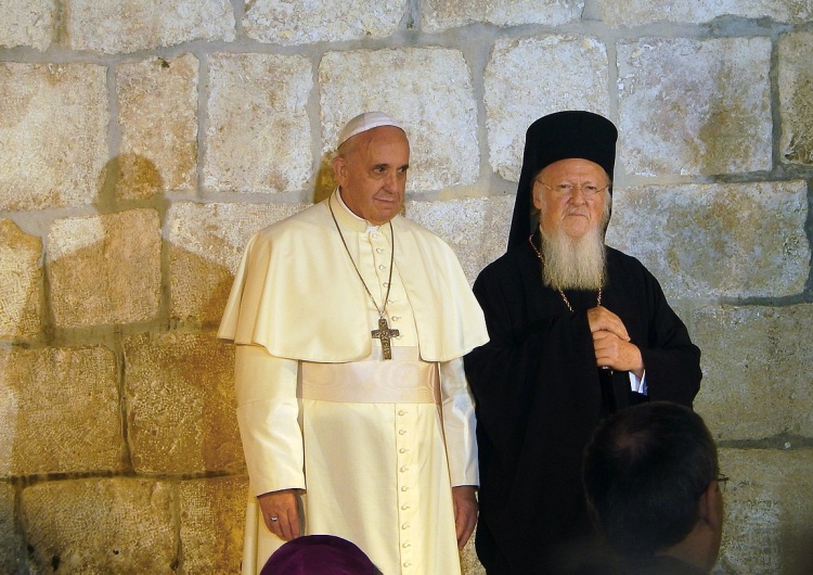 Od lewej: papież Franciszek, patriarcha Bartłomiej I Zwierzchnik prawosławia: Wojna na Ukrainie jest hańbą tych, którzy ją wywołali