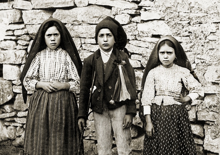 Od lewej:  Łucja dos Santos, Franciszek i Hiacynta Marto Dziś 105. rocznica początku objawień fatimskich. Treść trzeciej tajemnicy