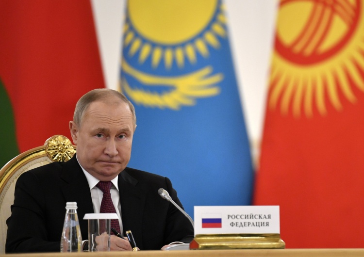Prezydent Federacji Rosyjskiej Władimir Putin Pieskow informuje, że „Putin odwołał szturm na Azowstal ze względów humanitarnych”